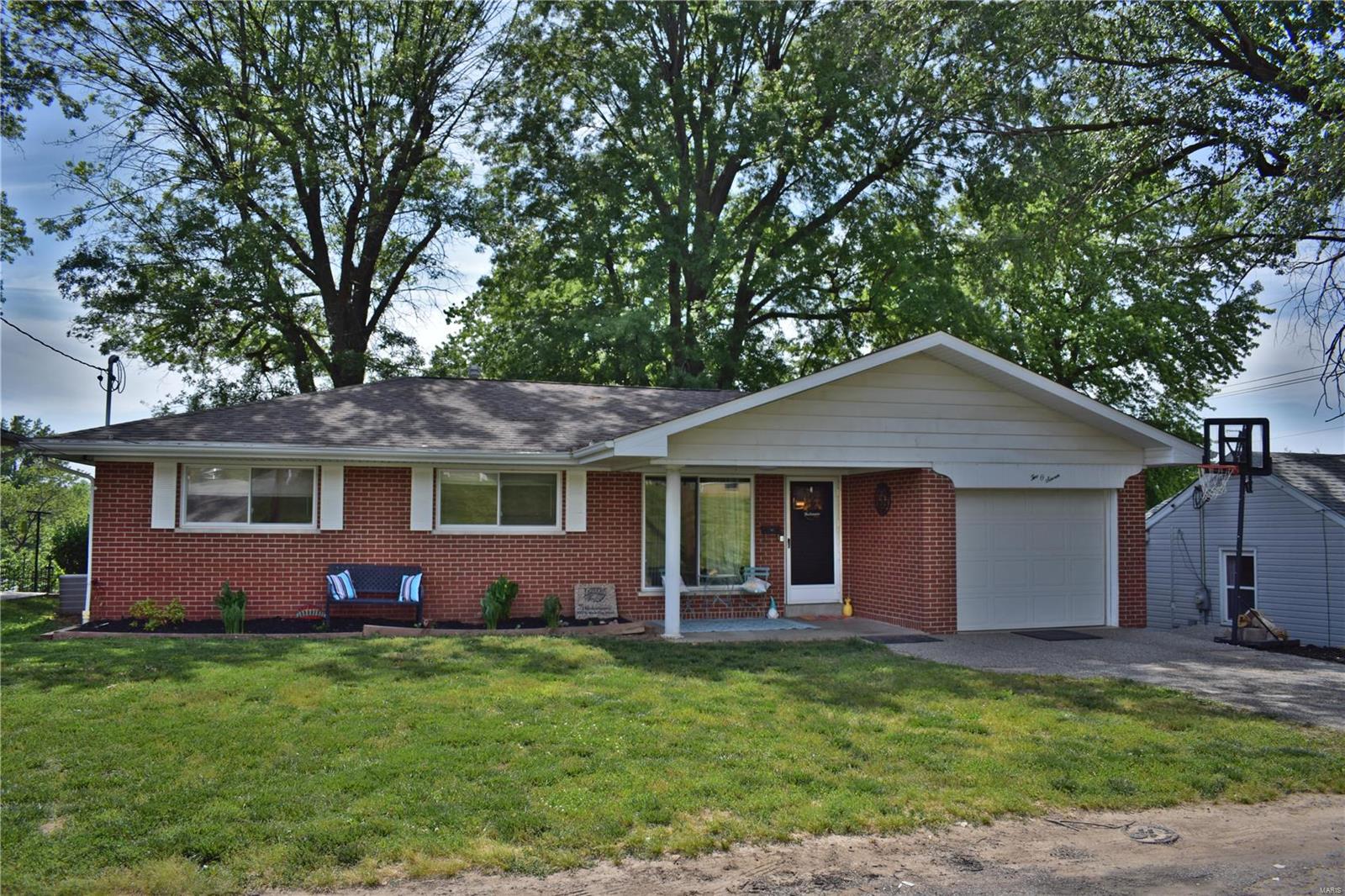 207 South Riebeling Street Columbia, IL 62236 - Photo 1 of 42 Gallery Image 1
