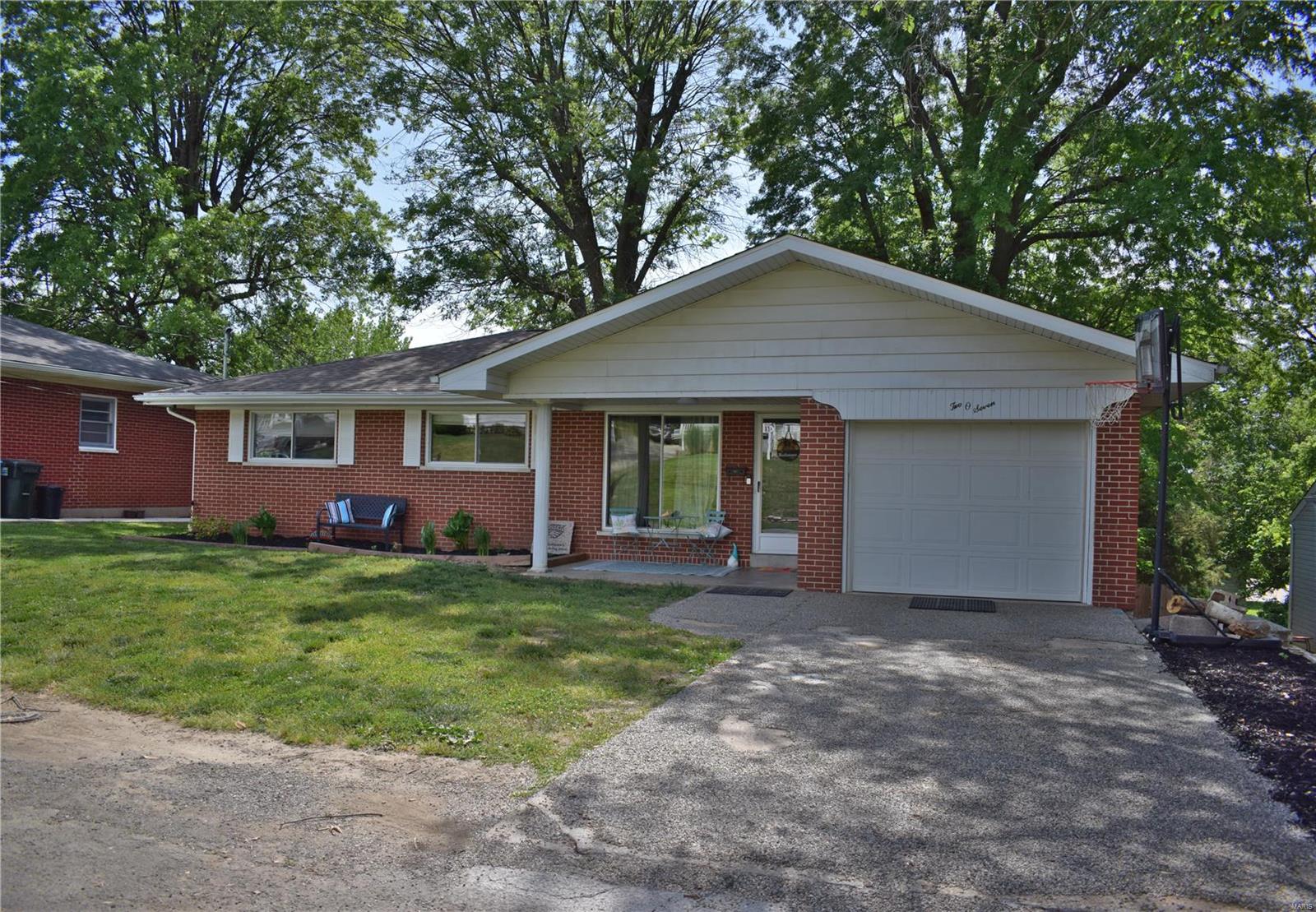 207 South Riebeling Street Columbia, IL 62236 - Photo 2 of 42 Gallery Image 2
