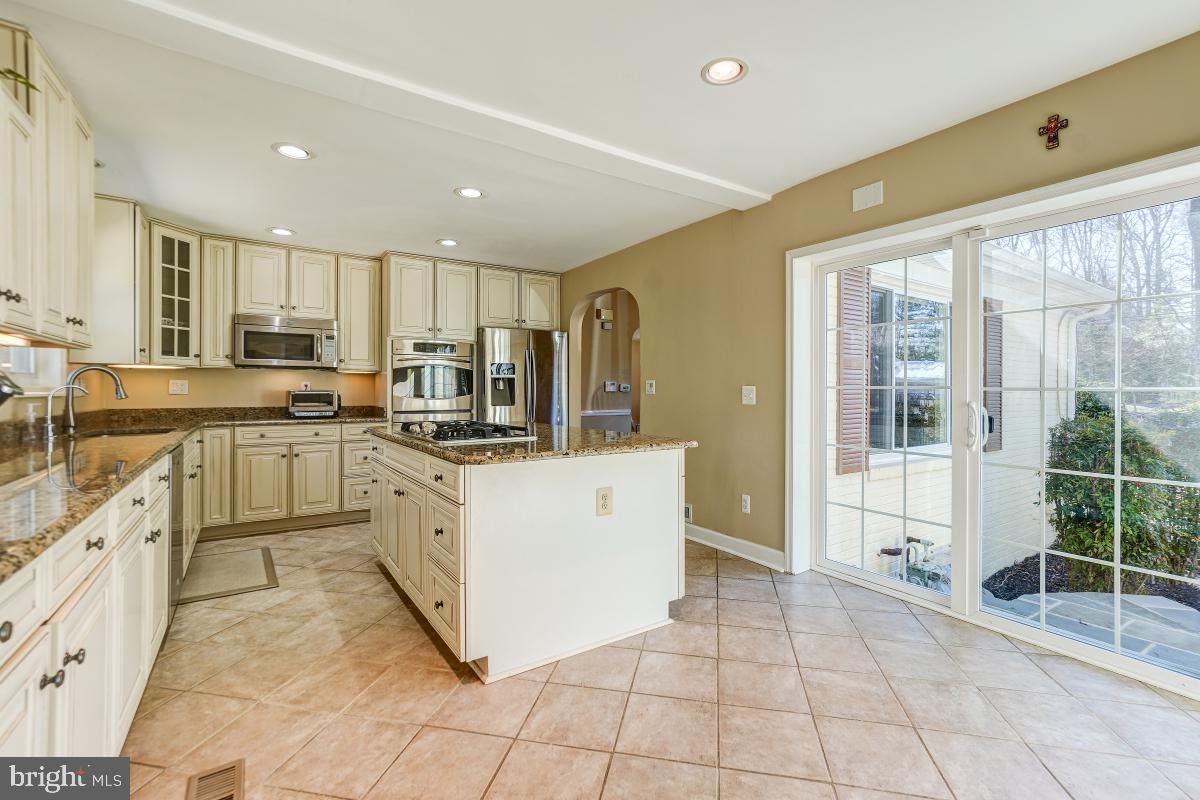 407 Stonington Road Silver Spring, MD 20902 - Photo 10 of 40 Gallery Image 10