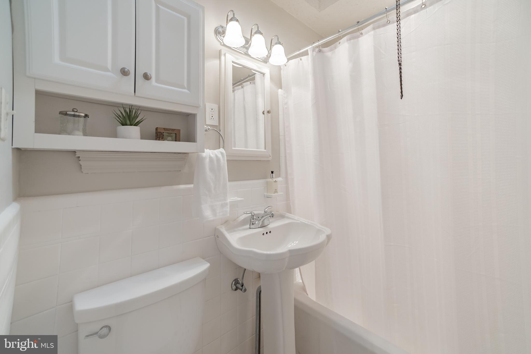 137 St Laurence Road Upper Darby, PA 19082 - Photo 19 of 30 hall bath