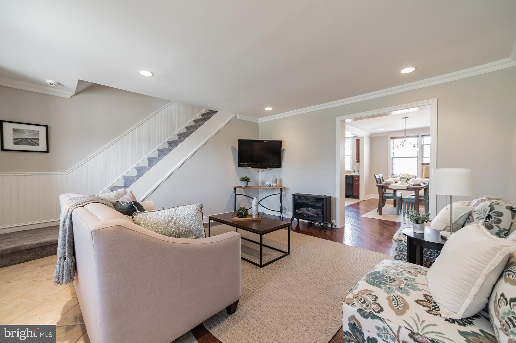 137 St Laurence Road Upper Darby, PA 19082 - Photo 4 of 30 Living area with natural light and recess lighting