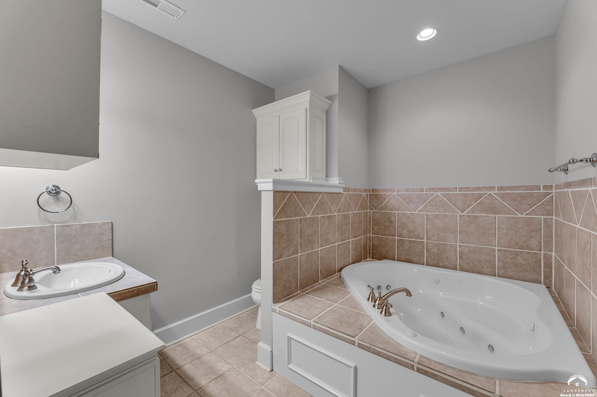5918 Longleaf Drive Lawrence, KS 66049 - Photo 31 of 40