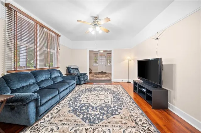 $3,800 | 2608 Magazine Street, New Orleans, LA 70130