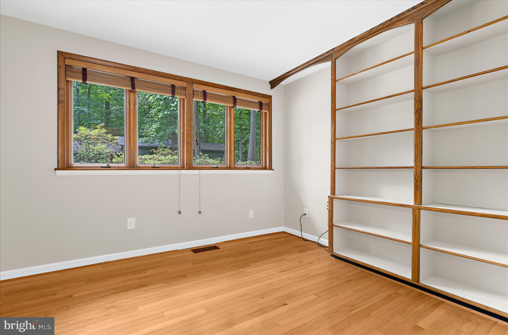 698 Discovery Road Davidsonville, MD 21035 - Photo 18 of 52 Bedroom 2 with built-ins