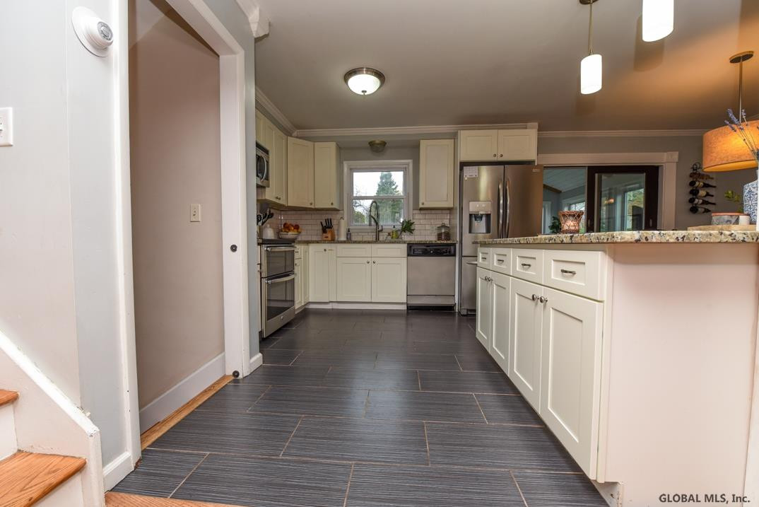 1003 Cheyenne Road Glenville, NY 12302 - Photo 10 of 37 Photo 10