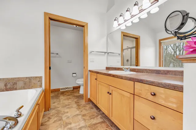 $679,900 | 1941 Horseshoe Lane, De Pere, WI 54115