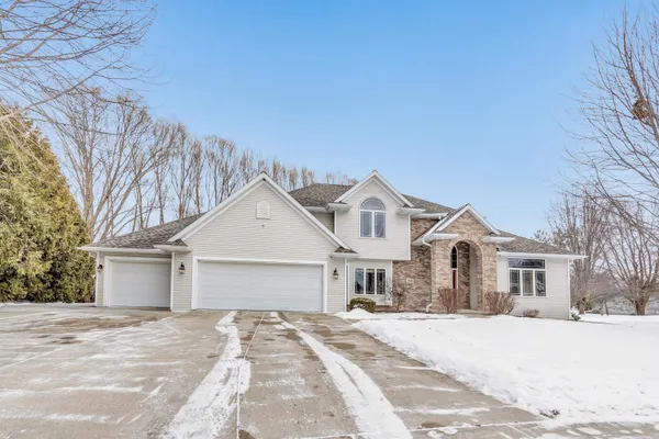 $659,900 | 1941 Horseshoe Lane, De Pere, WI 54115