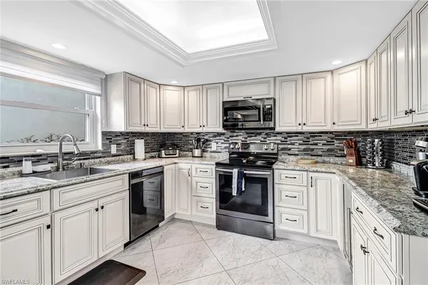 $2,500 | 185 Cypress Way East, Unit A106, Naples, FL 34110