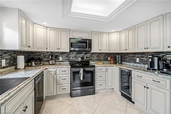 $2,500 | 185 Cypress Way East, Unit A106, Naples, FL 34110