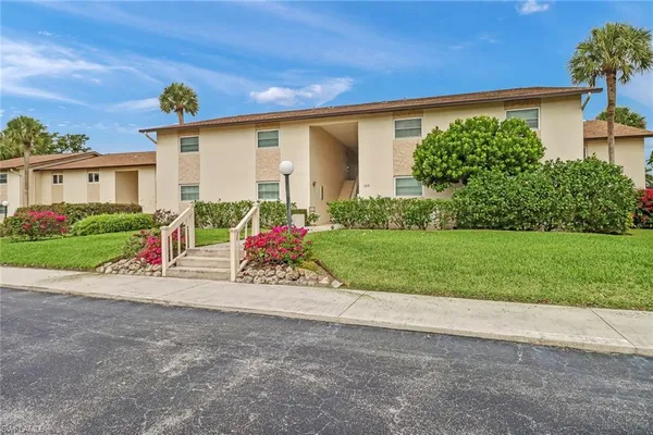 $2,500 | 185 Cypress Way East, Unit A106, Naples, FL 34110