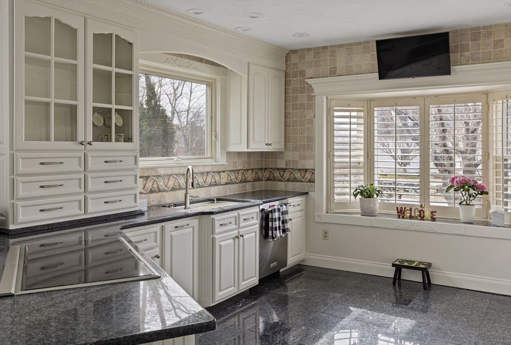 27 Old Upton Road Grafton, MA 01519 - Photo 19 of 36