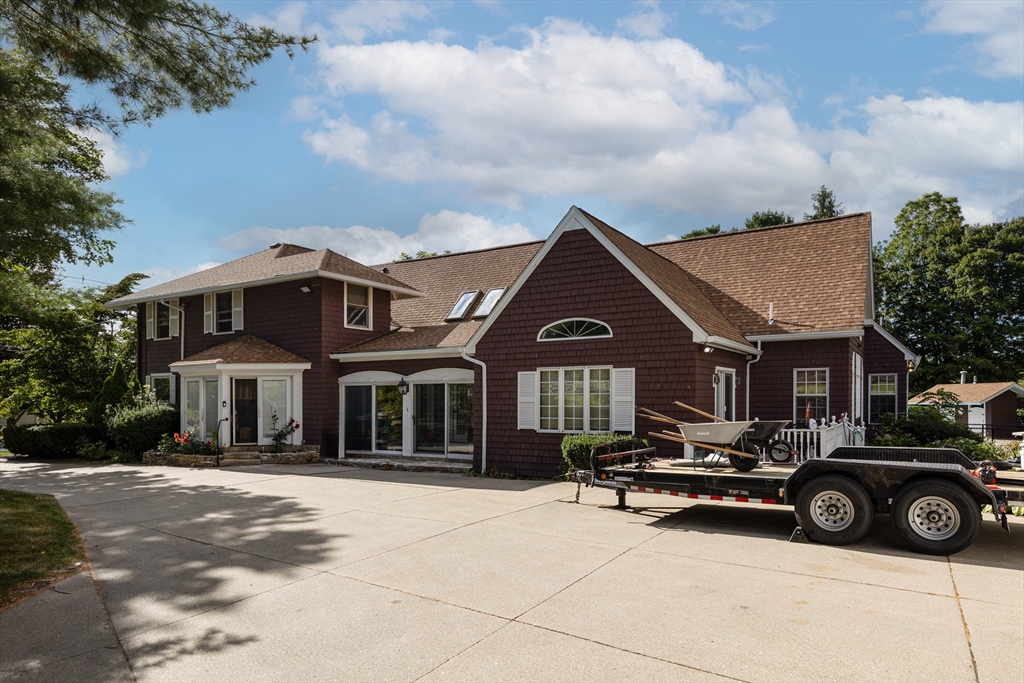 27 Old Upton Road Grafton, MA 01519 - Photo 2 of 36