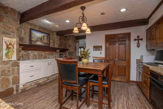 $830,000 | 1006 Foxdale Drive, Maryville, TN 37803