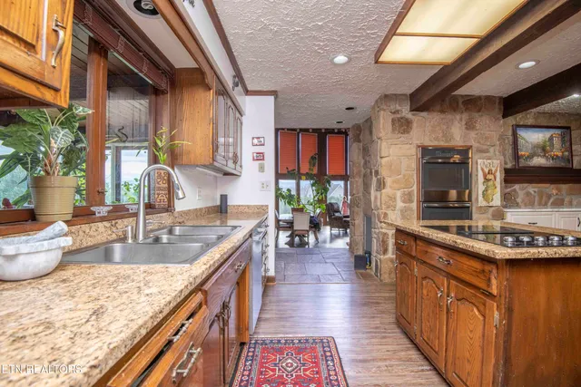 $830,000 | 1006 Foxdale Drive, Maryville, TN 37803