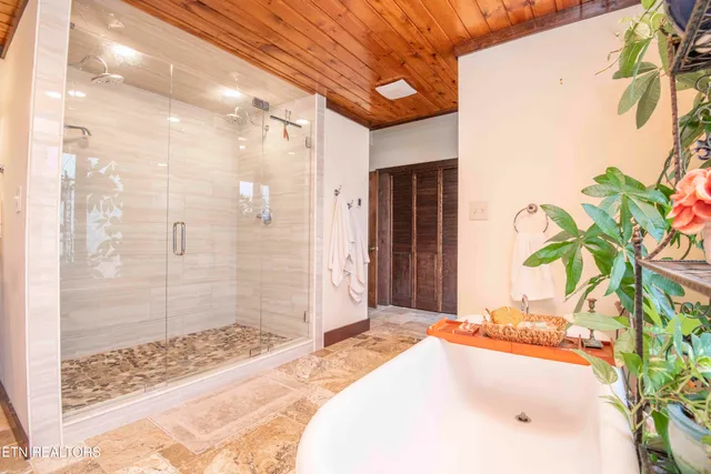 $830,000 | 1006 Foxdale Drive, Maryville, TN 37803