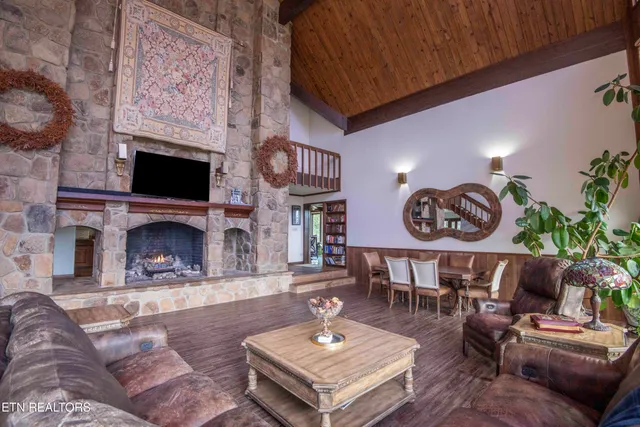 $830,000 | 1006 Foxdale Drive, Maryville, TN 37803