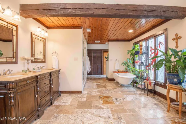 $830,000 | 1006 Foxdale Drive, Maryville, TN 37803