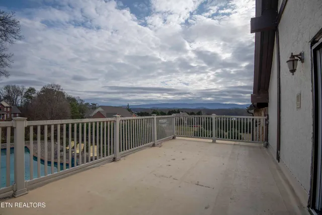 $830,000 | 1006 Foxdale Drive, Maryville, TN 37803