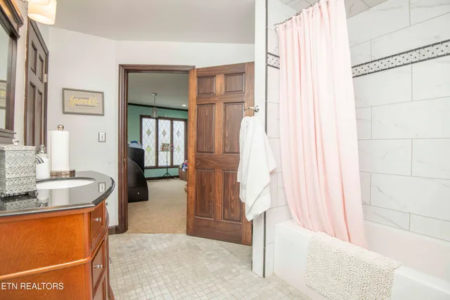 $830,000 | 1006 Foxdale Drive, Maryville, TN 37803