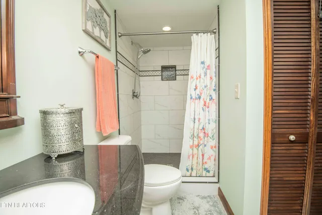 $830,000 | 1006 Foxdale Drive, Maryville, TN 37803