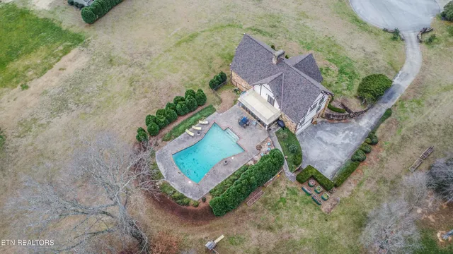 $830,000 | 1006 Foxdale Drive, Maryville, TN 37803