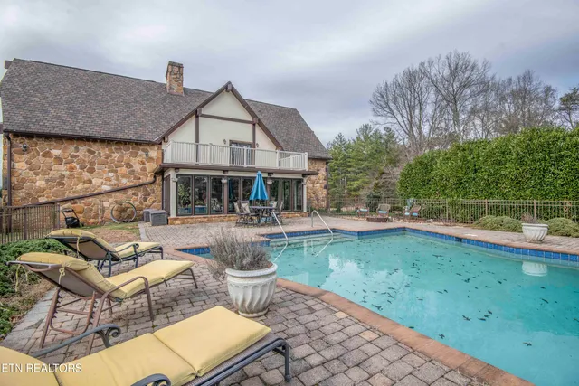 $830,000 | 1006 Foxdale Drive, Maryville, TN 37803