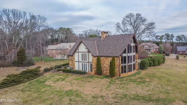 $830,000 | 1006 Foxdale Drive, Maryville, TN 37803