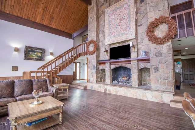 $830,000 | 1006 Foxdale Drive, Maryville, TN 37803