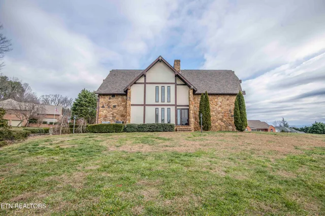 $830,000 | 1006 Foxdale Drive, Maryville, TN 37803