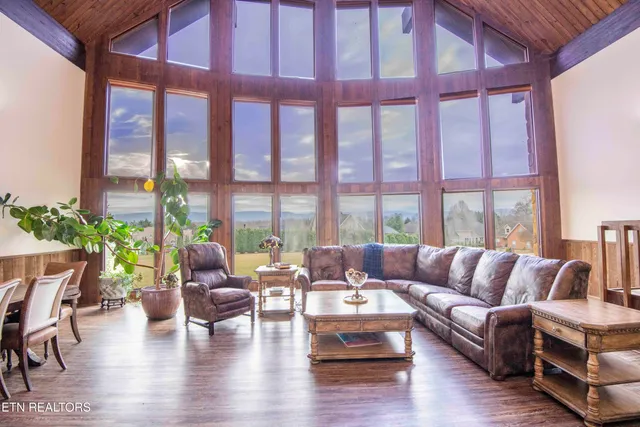 $830,000 | 1006 Foxdale Drive, Maryville, TN 37803