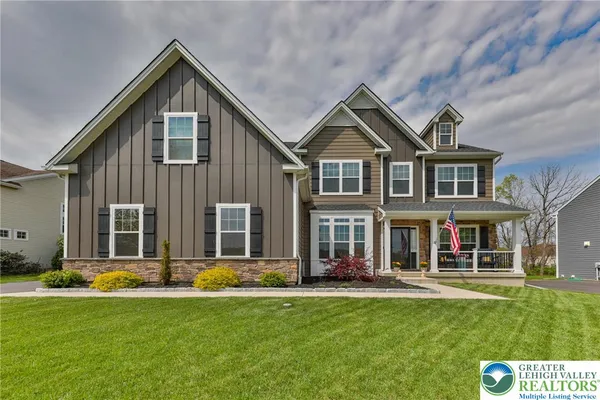 $999,900 | 912 Fairway Drive, Easton, PA 18040