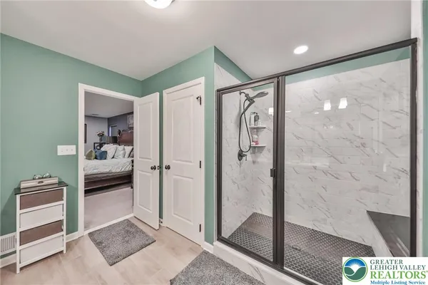 $999,900 | 912 Fairway Drive, Easton, PA 18040