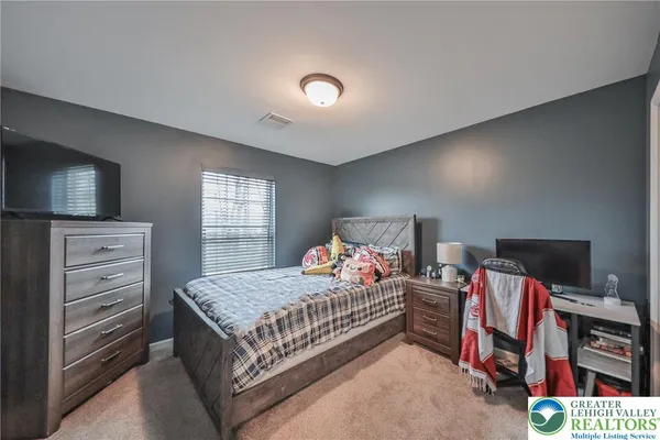 $999,900 | 912 Fairway Drive, Easton, PA 18040