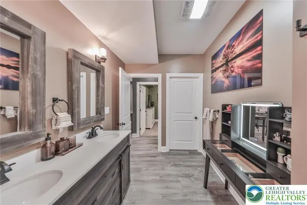 $999,900 | 912 Fairway Drive, Easton, PA 18040