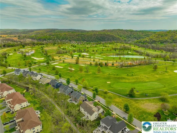 $999,900 | 912 Fairway Drive, Easton, PA 18040