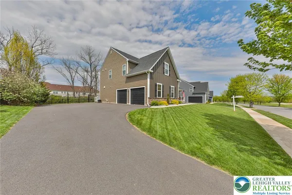 $999,900 | 912 Fairway Drive, Easton, PA 18040