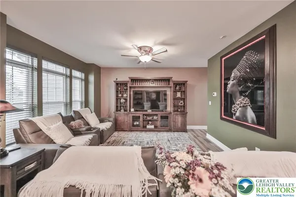 $999,900 | 912 Fairway Drive, Easton, PA 18040