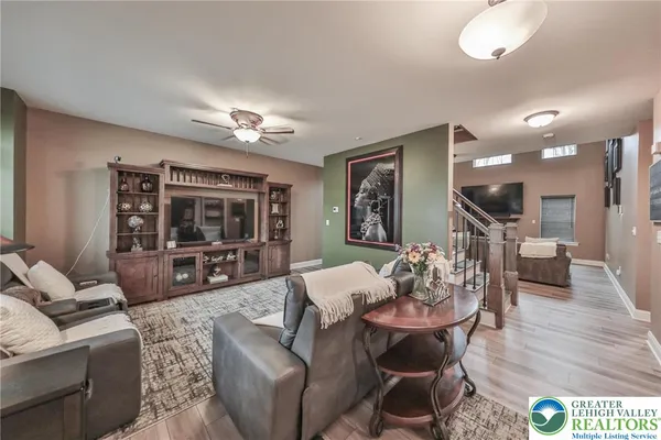 $999,900 | 912 Fairway Drive, Easton, PA 18040