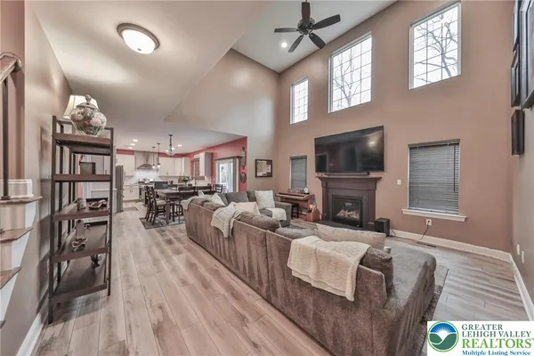 $999,900 | 912 Fairway Drive, Easton, PA 18040