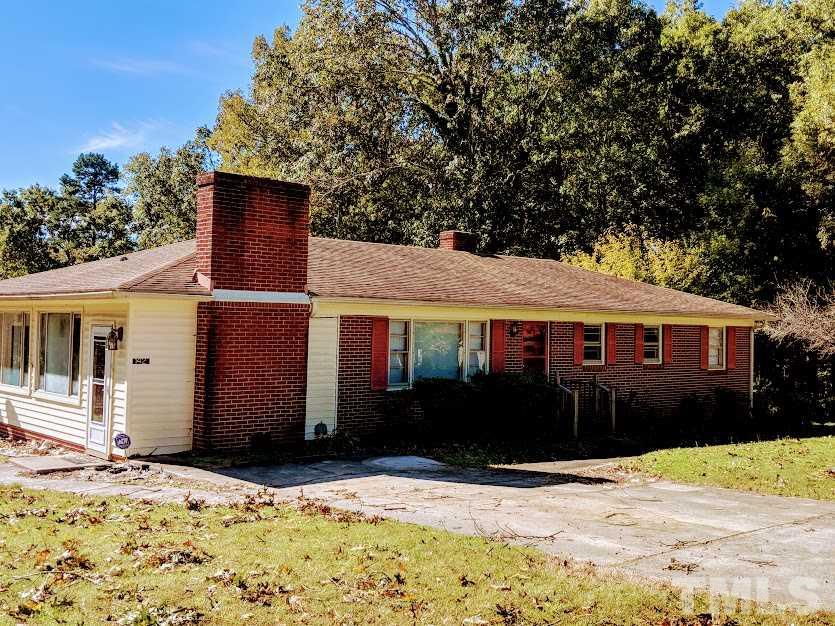 a front view of house with yard