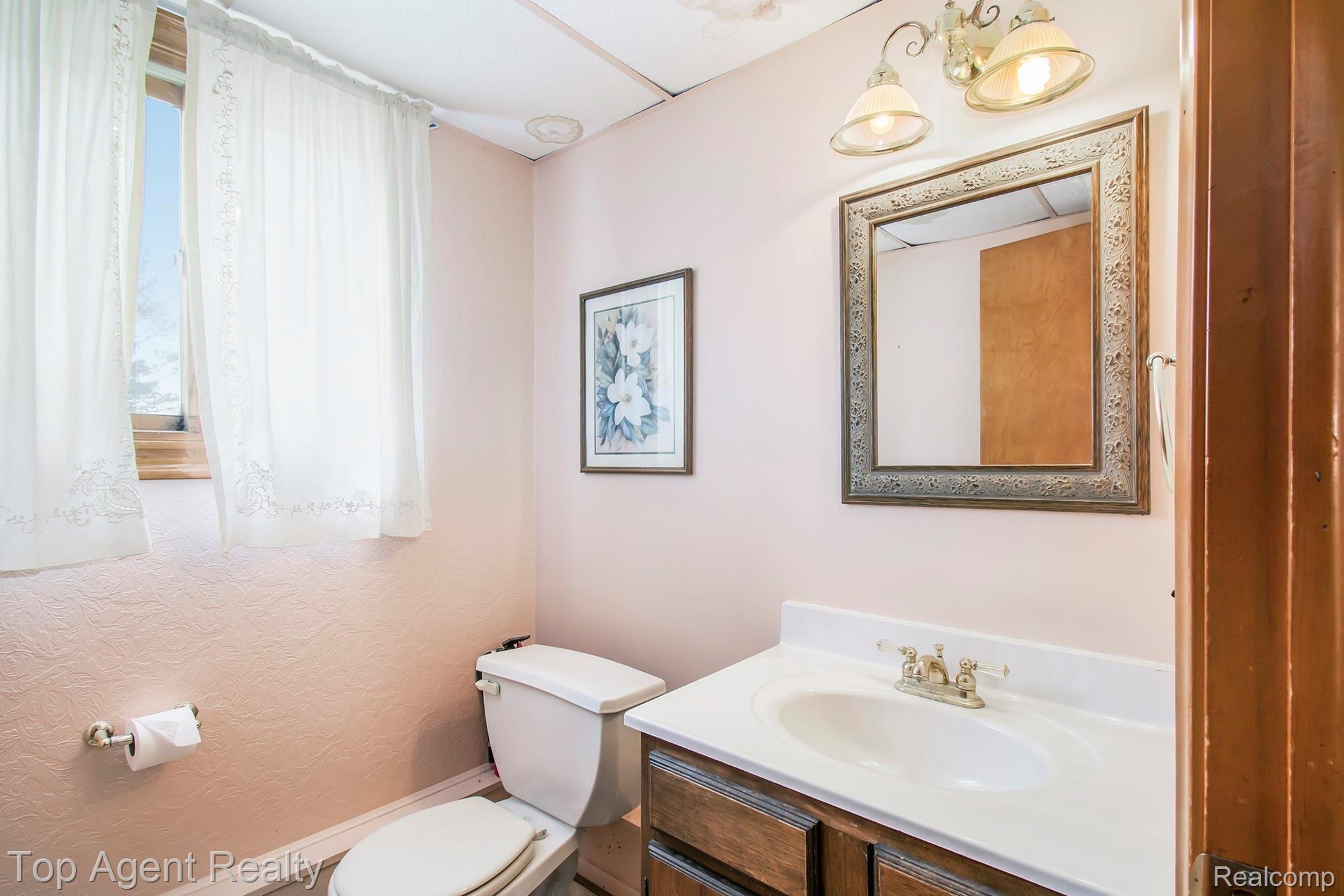 8727 Frith Road Columbus, MI 48063 - Photo 21 of 29 220207 10.00am Billock 8727 Frith_34