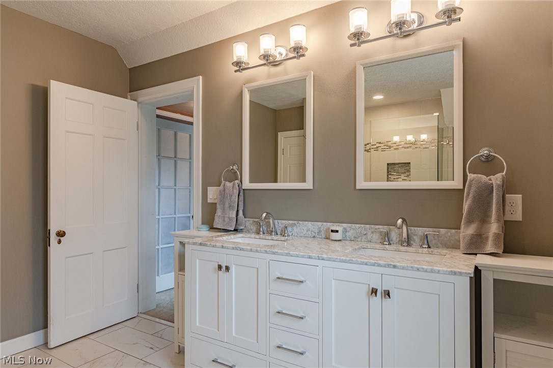 16817 Fernway Road Cleveland, OH 44120 - Photo 22 of 35
