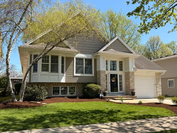 $899,000 | 831 South Dryden Place, Arlington Heights, IL 60005