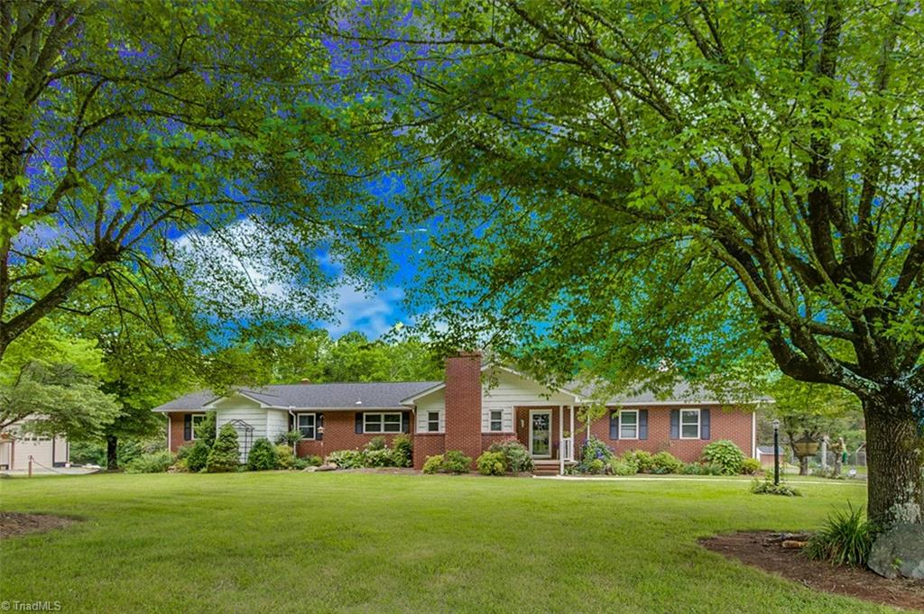 Lovely ranch home on 25 acres!