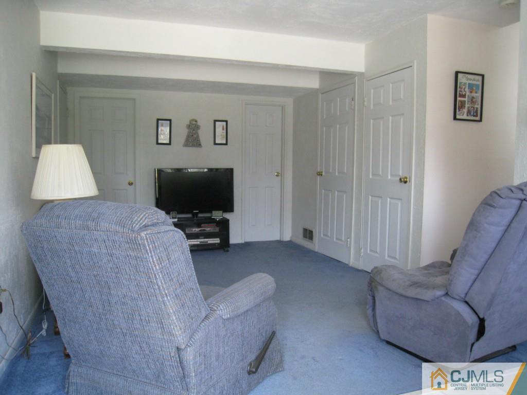 7 Valiant Road East Brunswick, NJ 08816 - Photo 3 of 11 Gallery Image 3