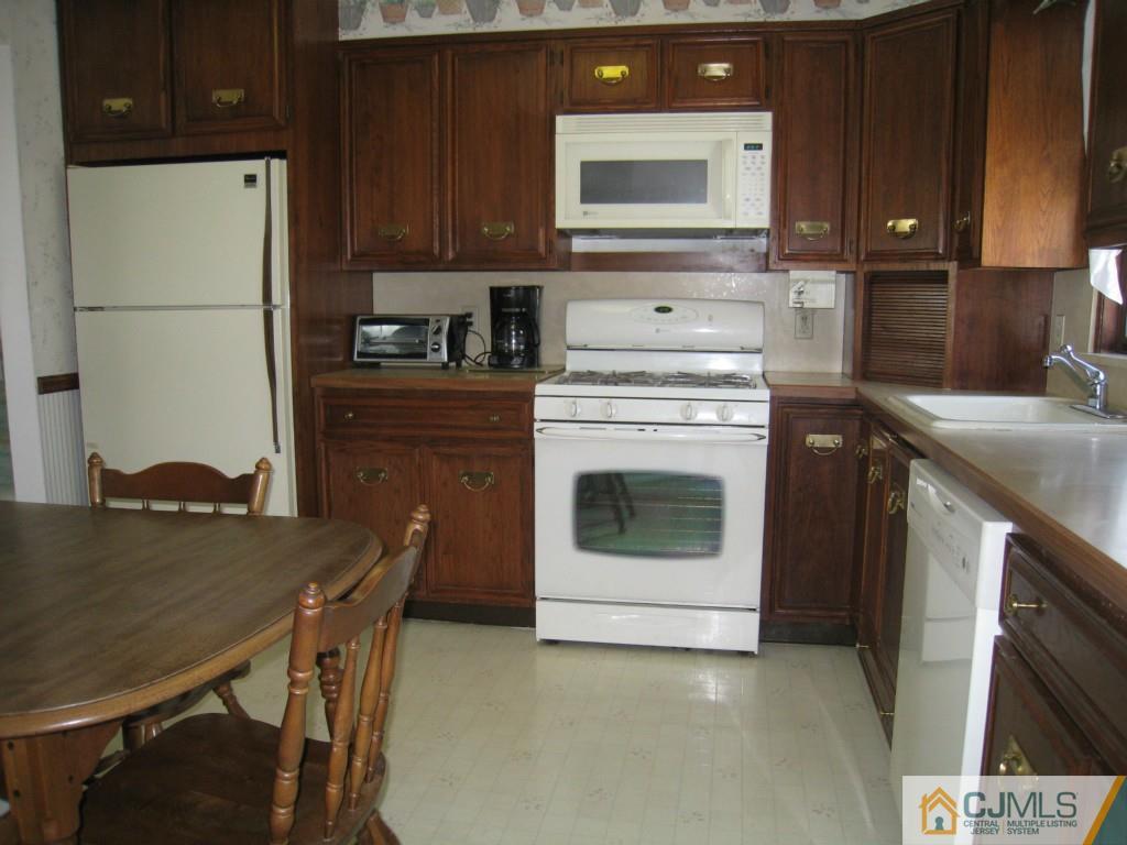 7 Valiant Road East Brunswick, NJ 08816 - Photo 6 of 11 Gallery Image 6