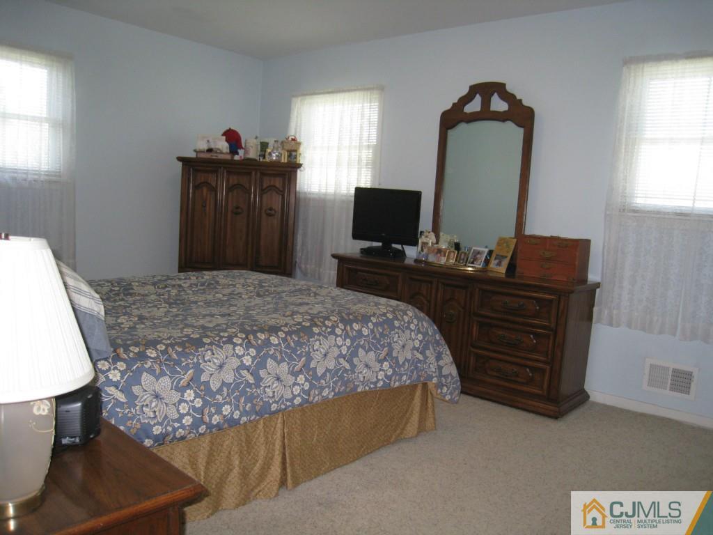 7 Valiant Road East Brunswick, NJ 08816 - Photo 8 of 11 Gallery Image 8