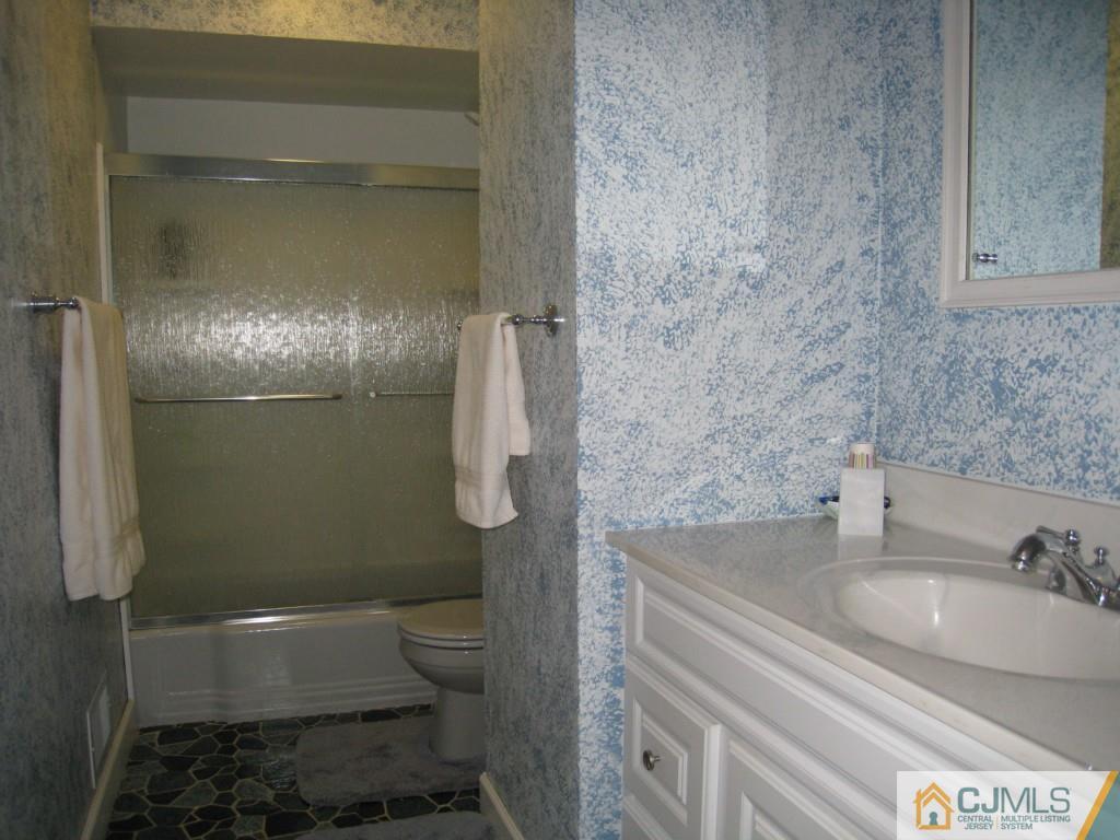 7 Valiant Road East Brunswick, NJ 08816 - Photo 10 of 11 Gallery Image 10