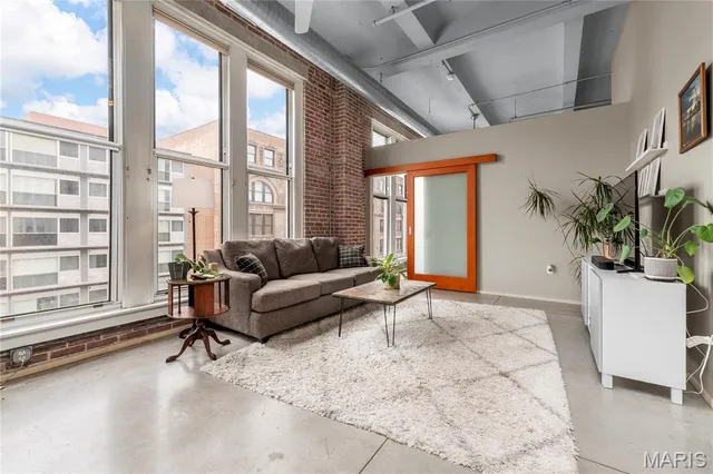 $194,900 | 1136 Washington Avenue, Unit 502, St. Louis, MO 63101