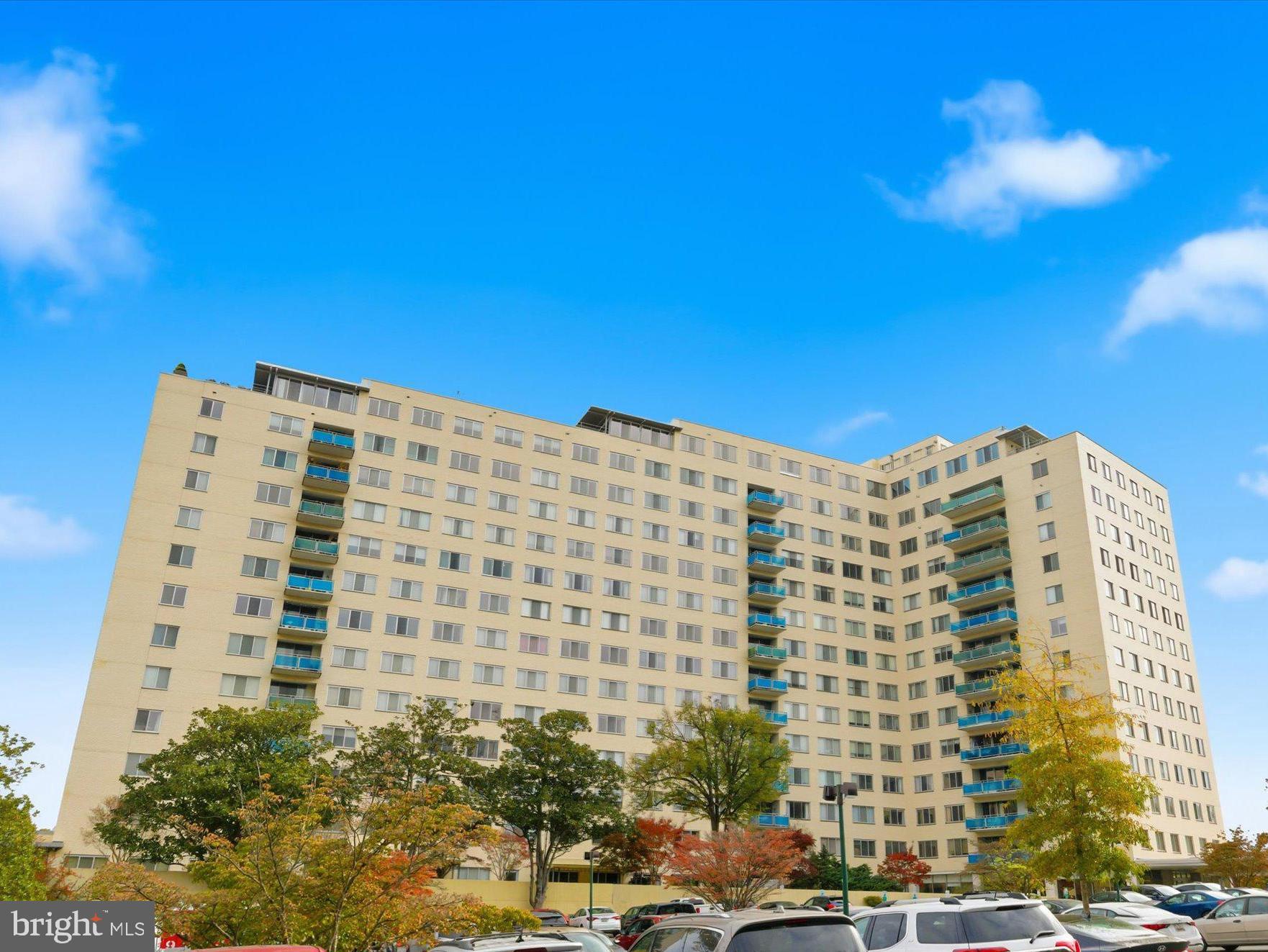 10201 Grosvenor Place, Unit 1001 Rockville, MD 20852 - Photo 3 of 49 Building Exterior